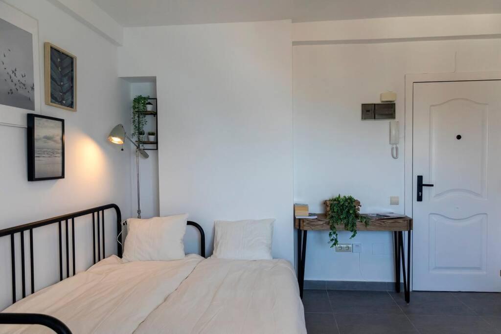 Beachfront Apartment Near Marbella Sitio de Calahonda Bagian luar foto
