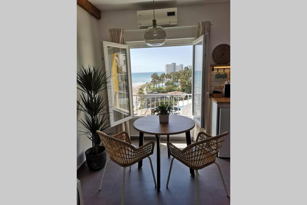 Beachfront Apartment Near Marbella Sitio de Calahonda Bagian luar foto