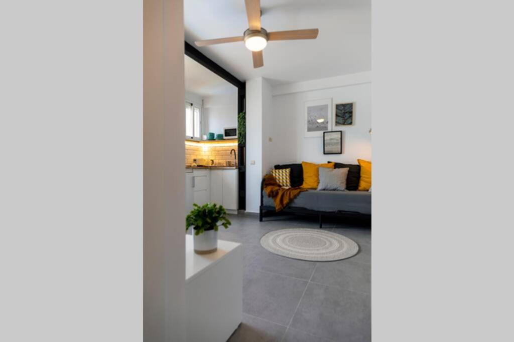 Beachfront Apartment Near Marbella Sitio de Calahonda Bagian luar foto