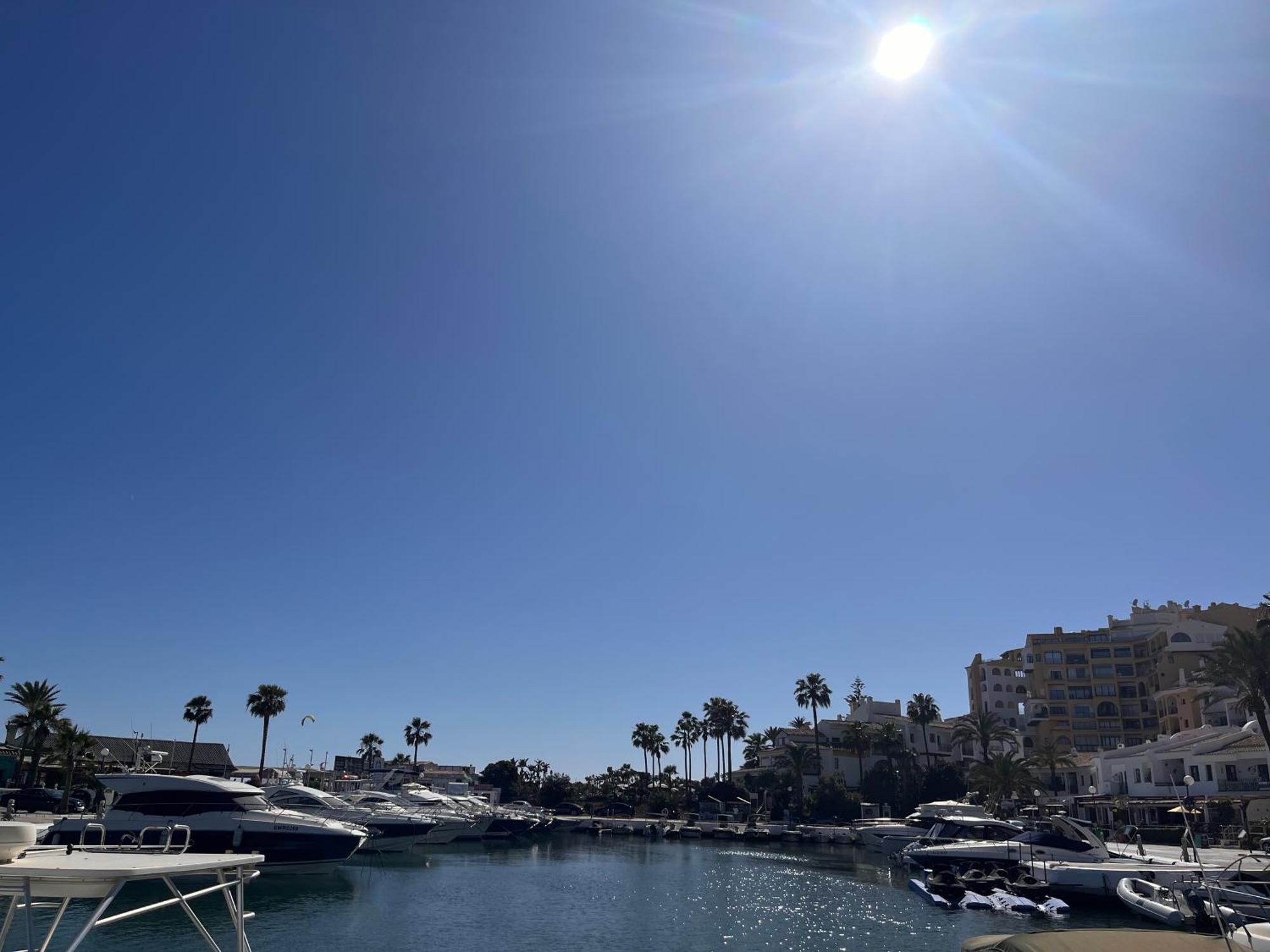 Beachfront Apartment Near Marbella Sitio de Calahonda Bagian luar foto